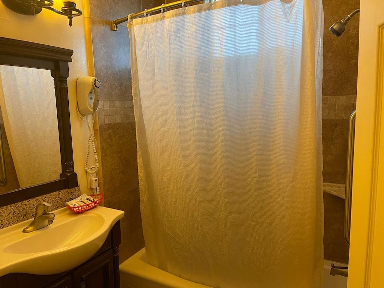 Photo of Riverside Inn & Suites