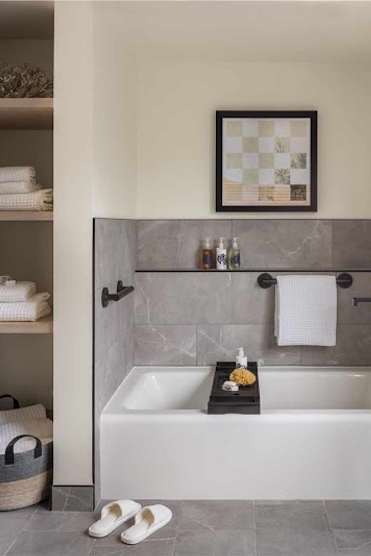 Photo of Casa Mani Resort Napa Valley, Curio Collection by Hilton - Redwood Lawn, Bathroom, Soaking tub