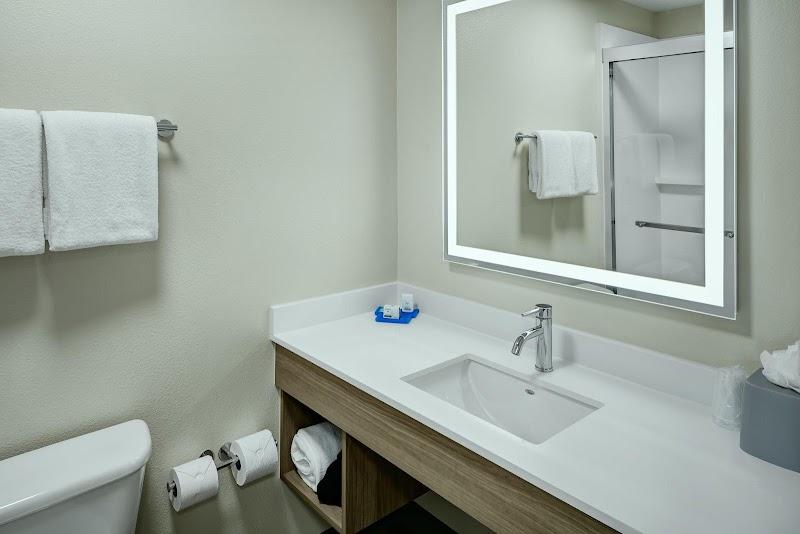 Photo of Holiday Inn Express Lewiston, an IHG Hotel - Bathroom