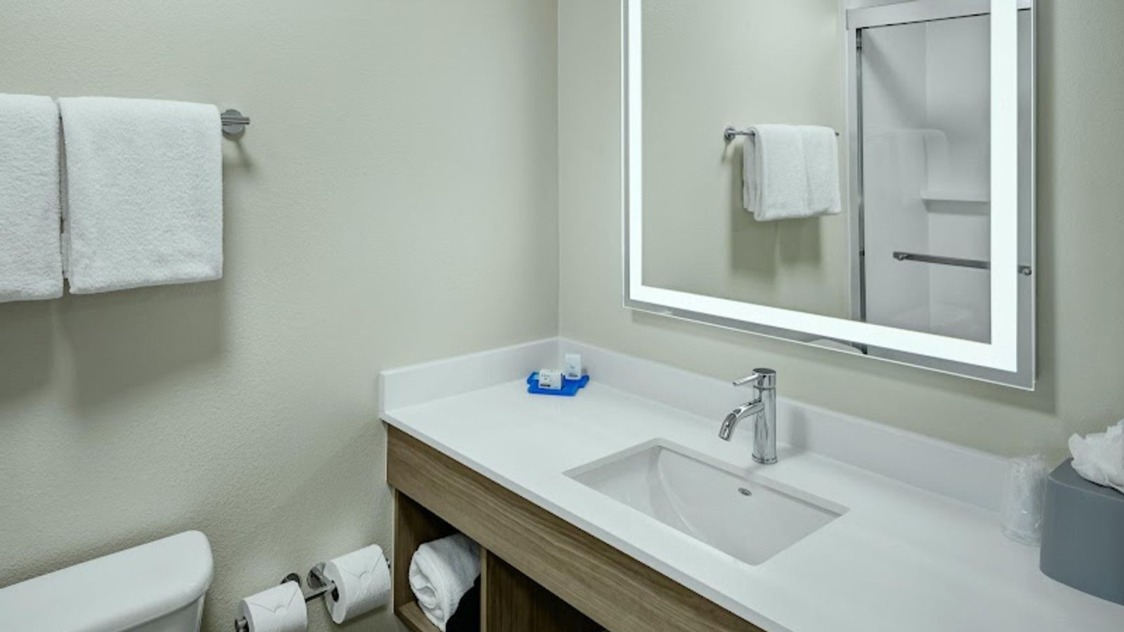 Photo of Holiday Inn Express Lewiston, an IHG Hotel - Bathroom