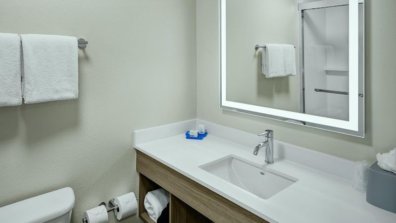 Photo of Holiday Inn Express Lewiston, an IHG Hotel - Bathroom