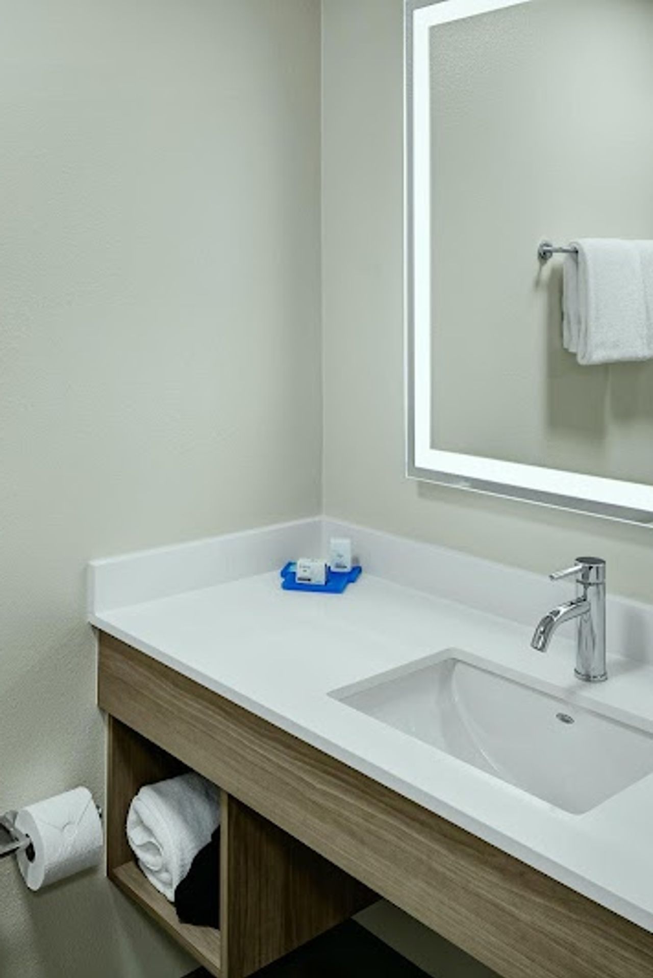 Photo of Holiday Inn Express Lewiston, an IHG Hotel - Bathroom