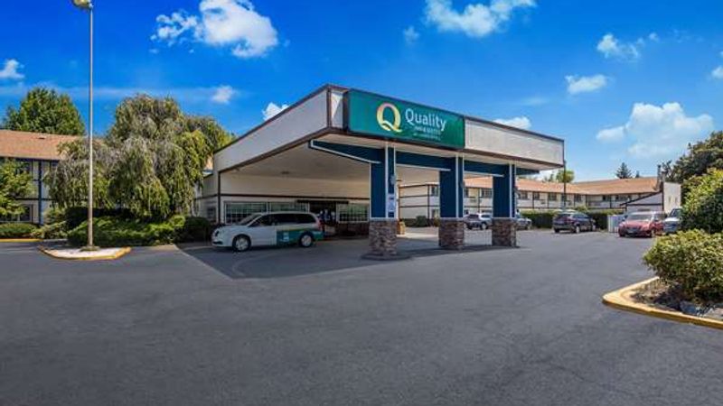 Quality Inn & Suites Medford Airport