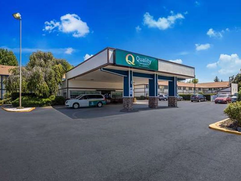 Quality Inn & Suites Medford Airport