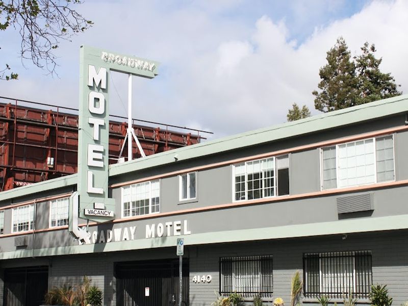 Photo of Signature Inn Berkeley Oakland