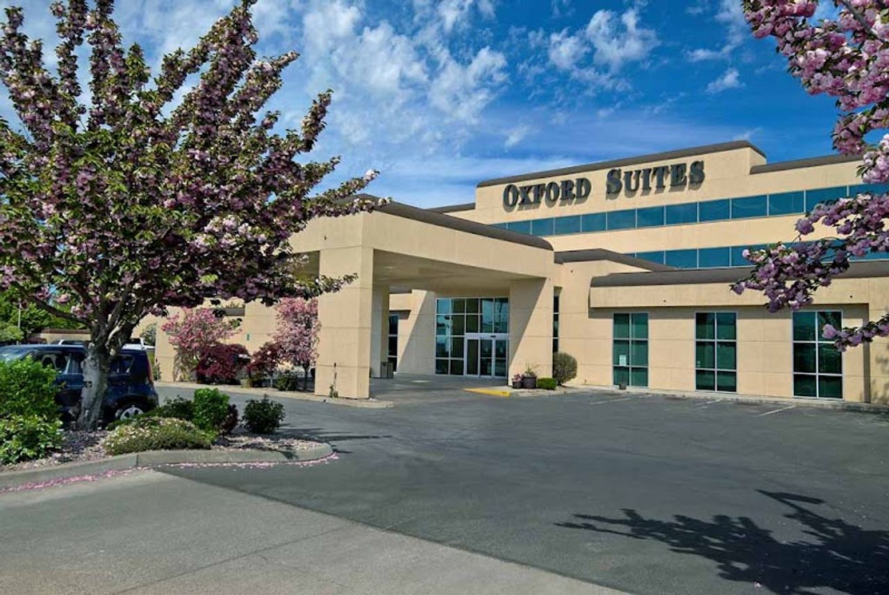 Photo of Oxford Suites Yakima
