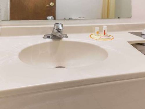 Photo of Days Inn by Wyndham Medford