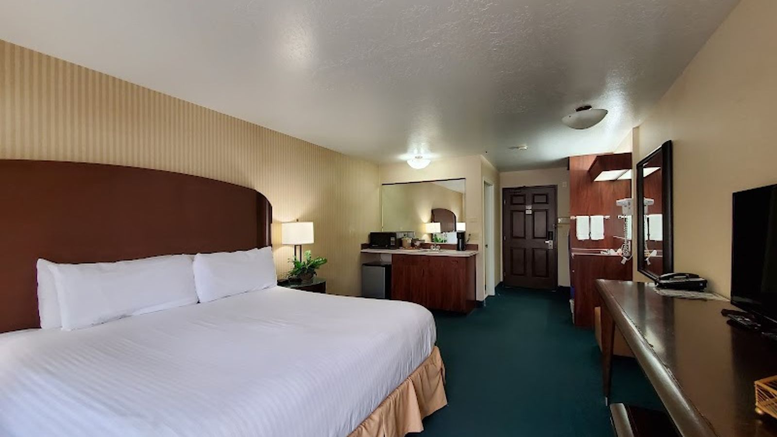 Photo of Rogue Regency Inn & Suites