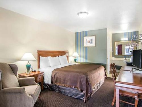 Photo of Rodeway Inn Medford South I-5