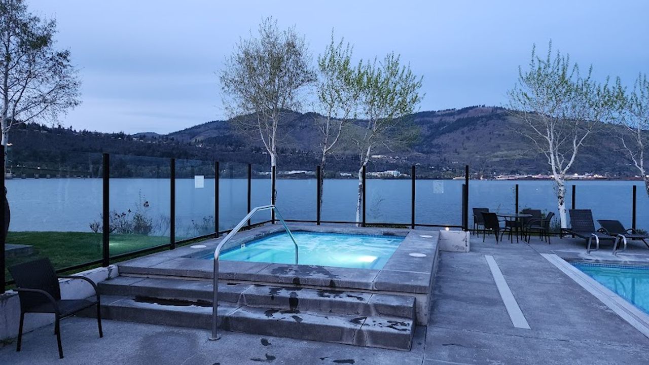 Photo of Best Western Plus Hood River Inn