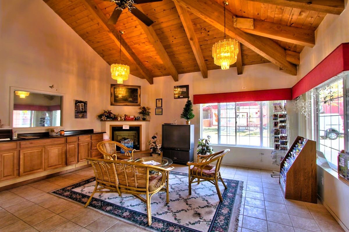 Butterfly Grove Inn - Lobby