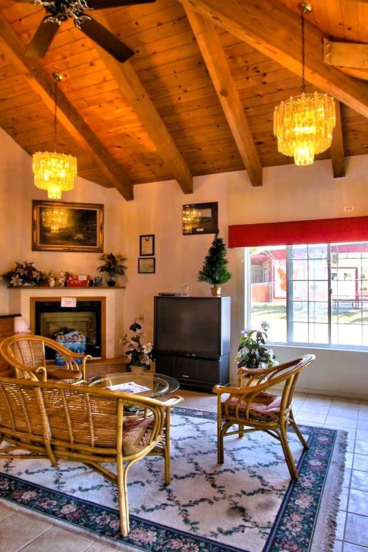 Butterfly Grove Inn - Lobby