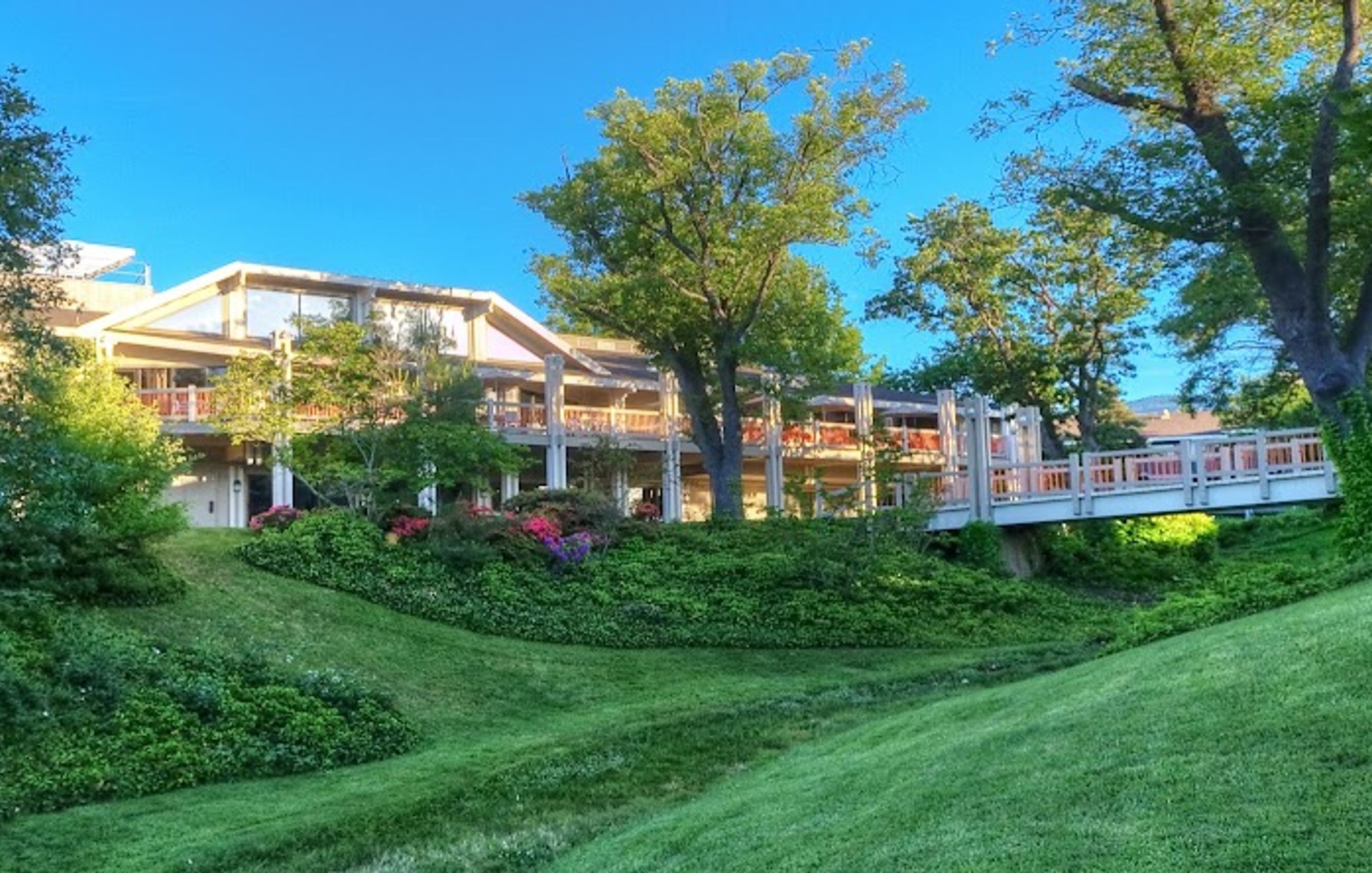 Ashland Hills Hotel & Suites and Convention Center