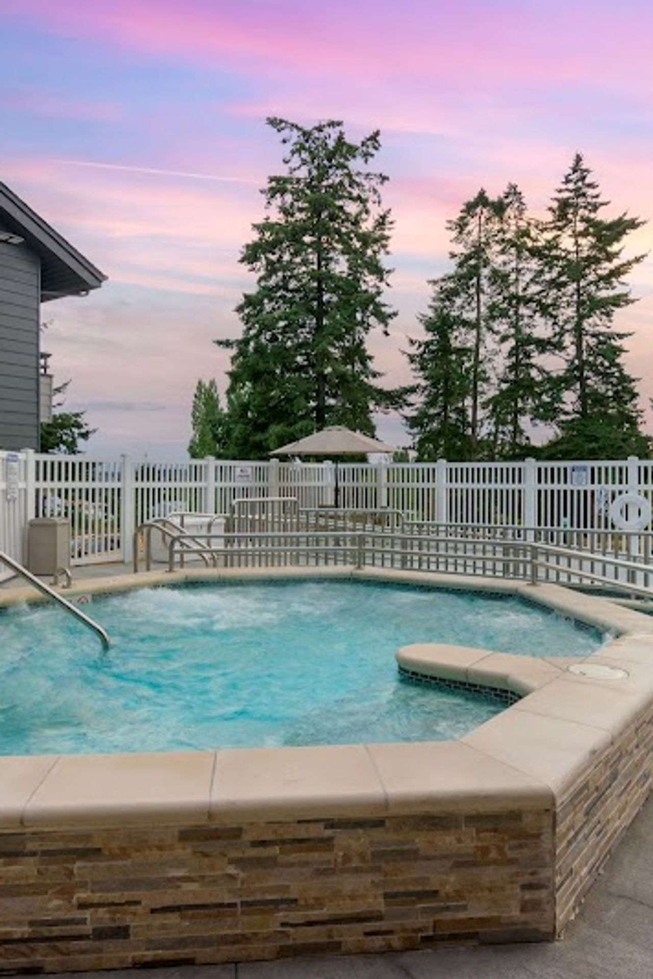 Photo of Best Western Plus Oak Harbor Hotel & Conference Center