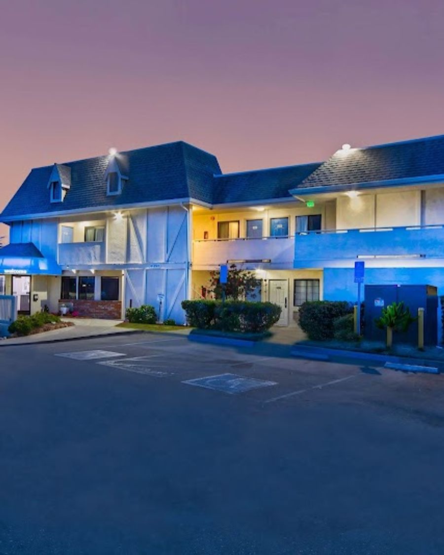 Motel 6 Marina, CA - Monterey