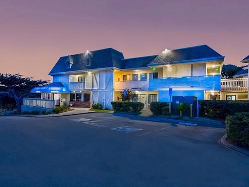Motel 6 Marina, CA - Monterey