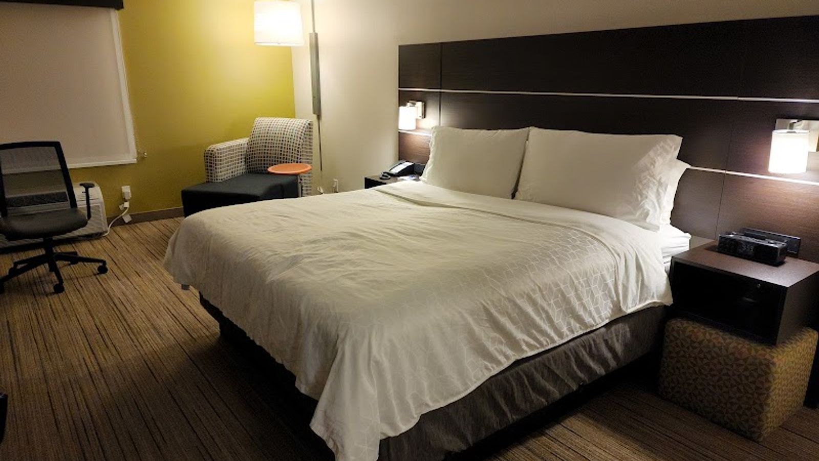 Photo of Holiday Inn Express & Suites Belmont by IHG