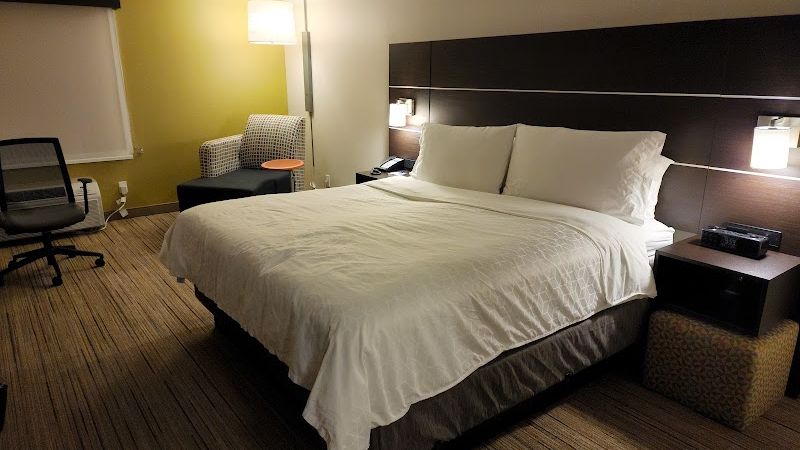 Photo of Holiday Inn Express & Suites Belmont by IHG