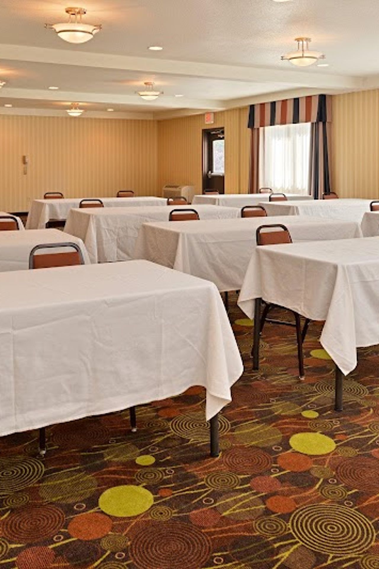 Photo of Holiday Inn Express Portland South - Lake Oswego, an IHG Hotel
