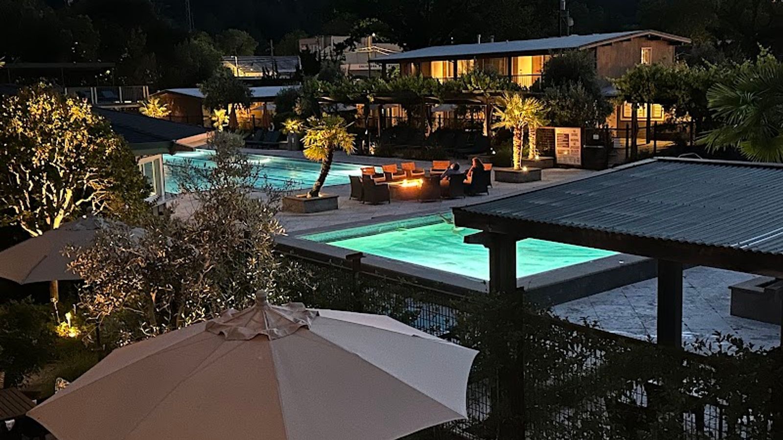 Photo of Calistoga Spa Hot Springs - Evenings on the property grounds