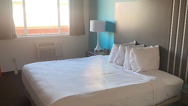 Photo of Howard Johnson by Wyndham Spokane