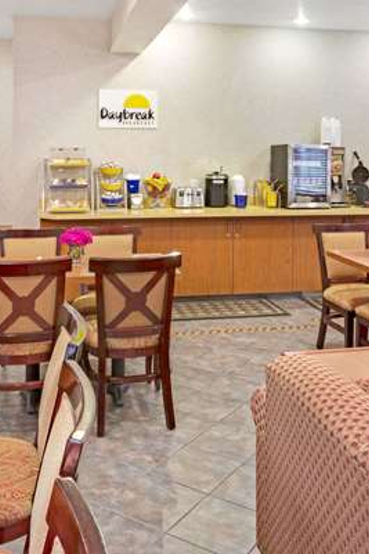 Photo of Days Inn & Suites by Wyndham Gresham