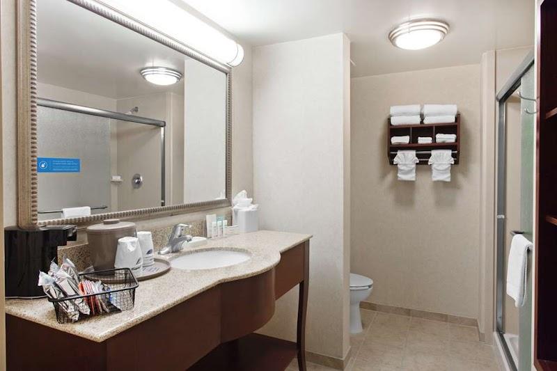 Photo of Hampton Inn & Suites Oakland Airport-Alameda