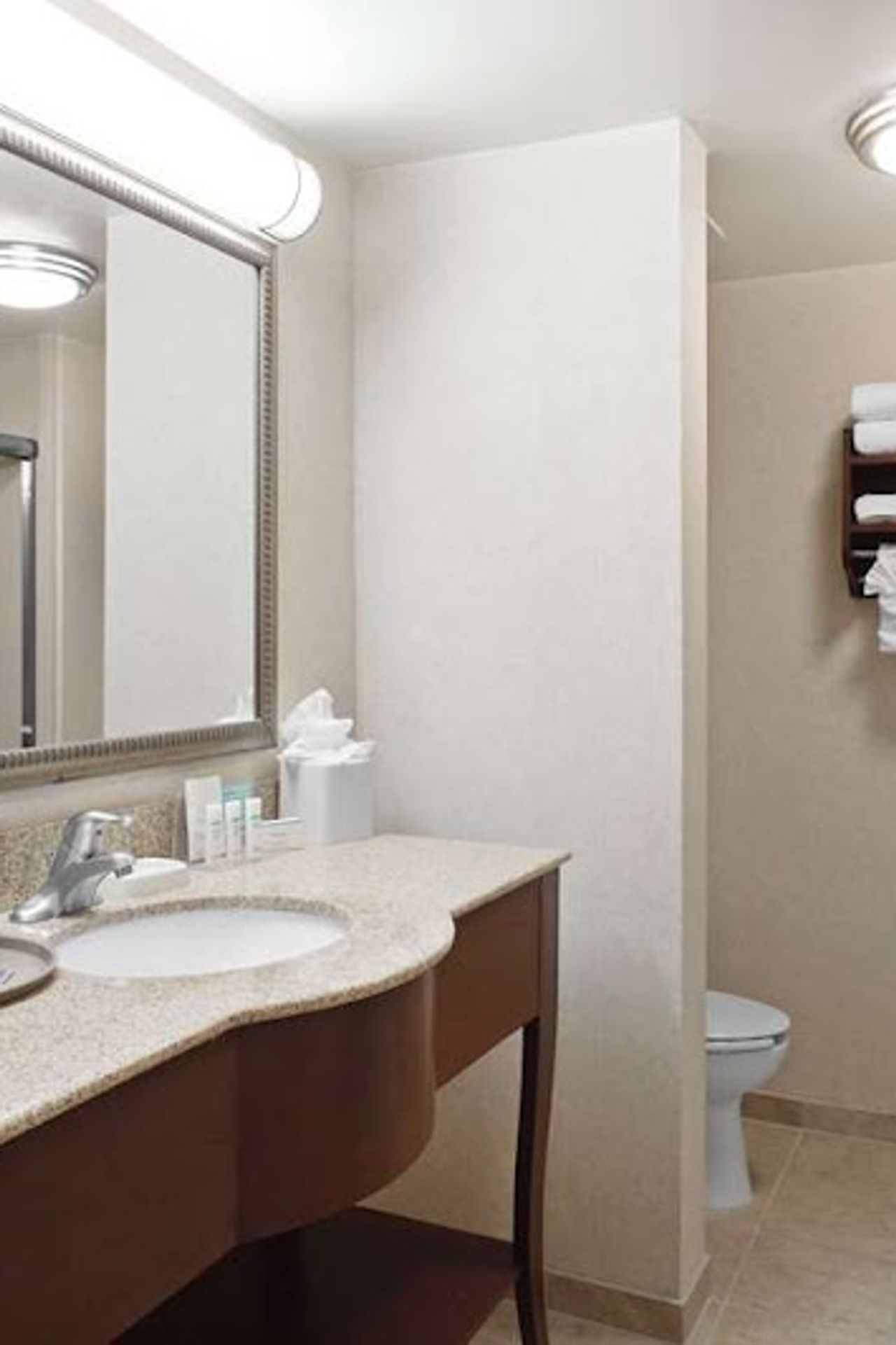 Photo of Hampton Inn & Suites Oakland Airport-Alameda