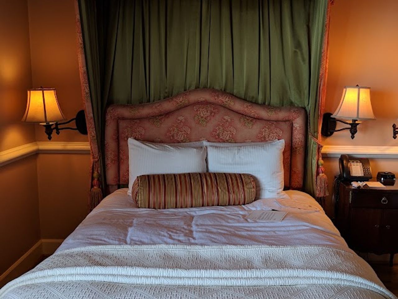 Photo of Spindrift Inn - canopy bed