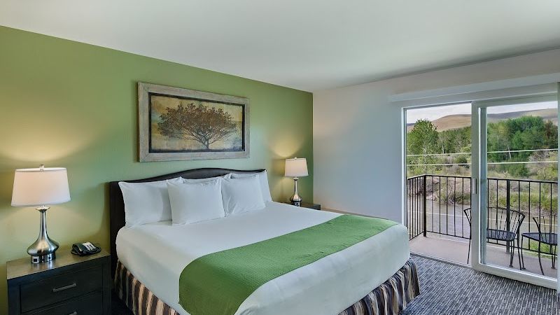 Photo of Oxford Suites Yakima