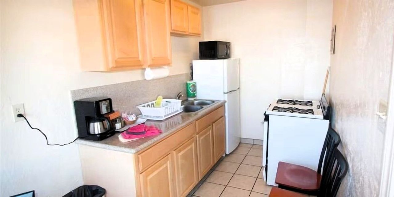 Capitola Venetian Hotel - Full Kitchen