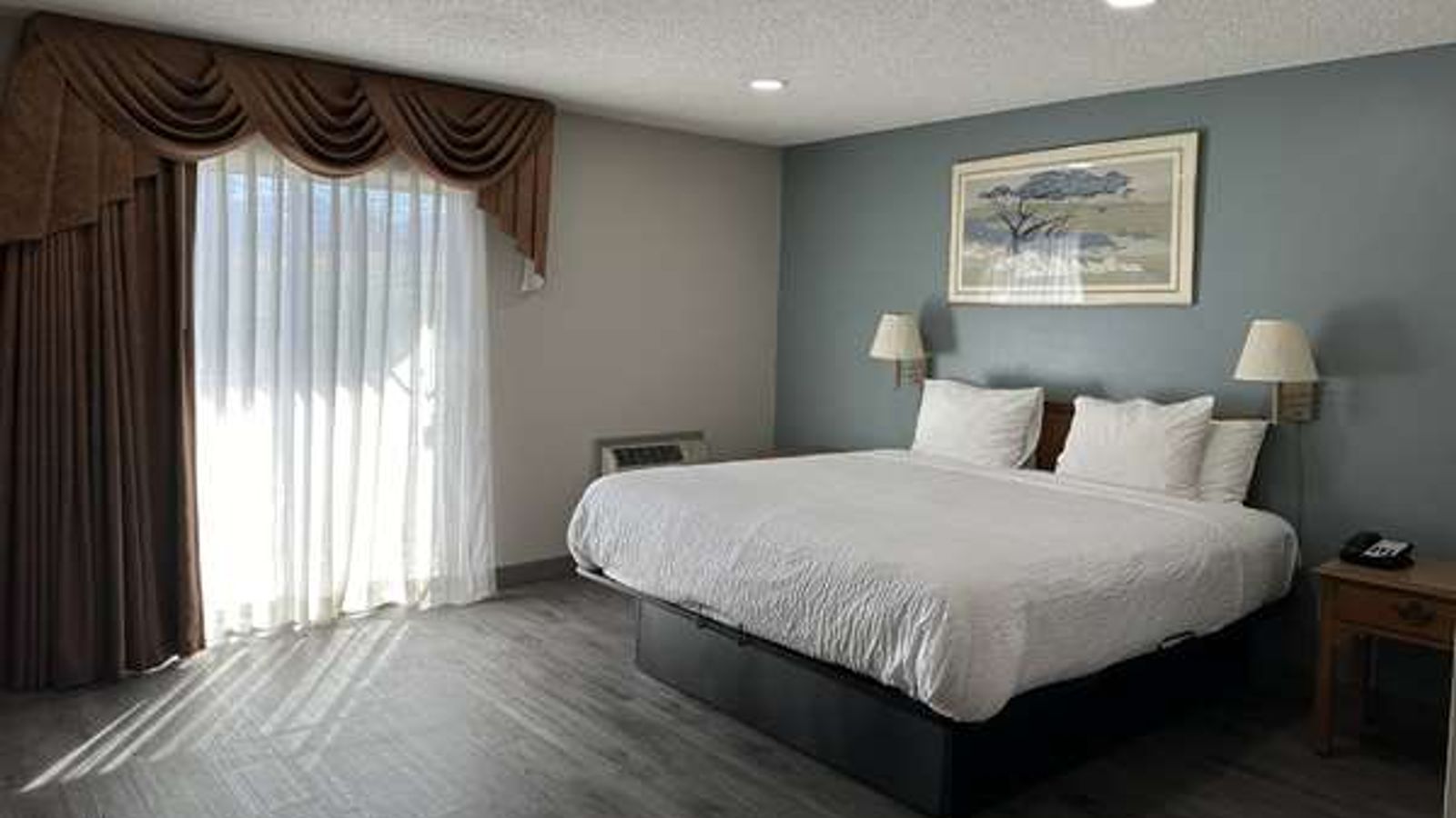 Photo of Days Inn by Wyndham Medford