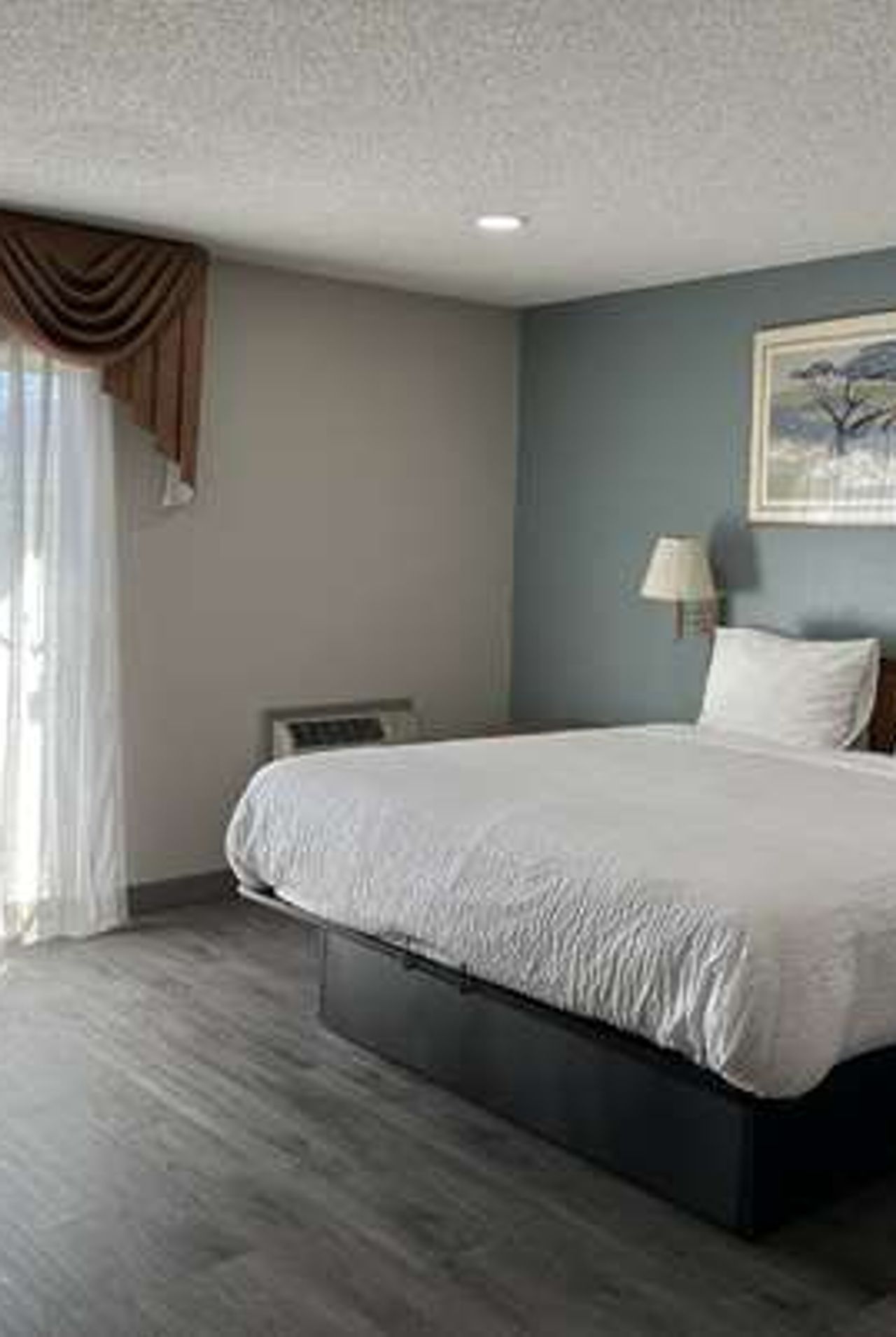 Photo of Days Inn by Wyndham Medford