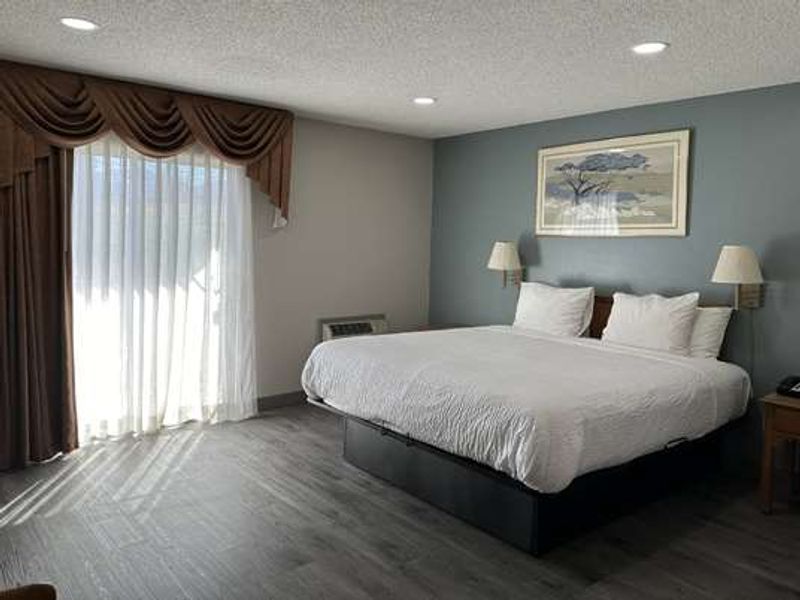 Photo of Days Inn by Wyndham Medford
