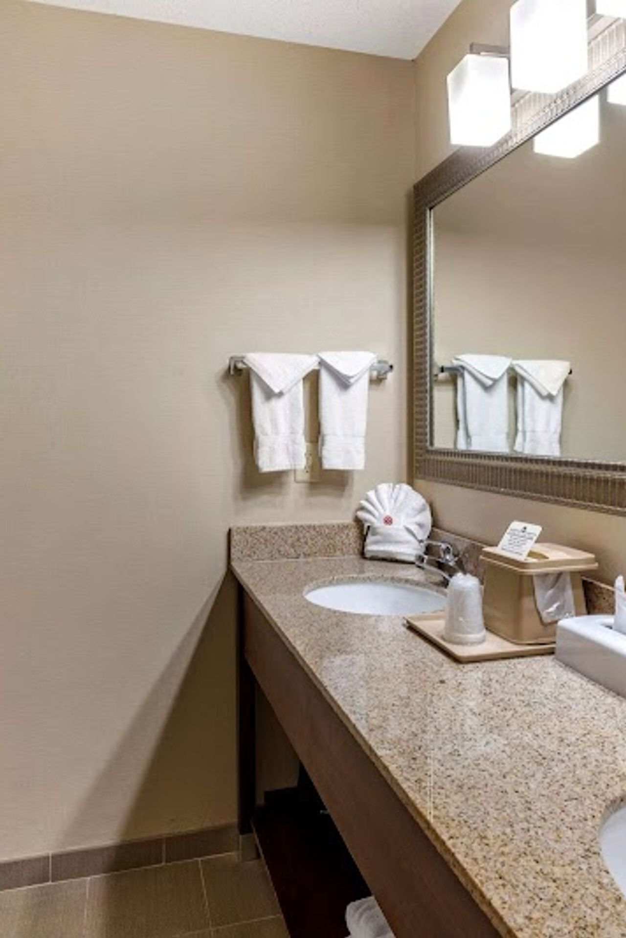 Photo of Comfort Suites Linn County Fairground and Expo
