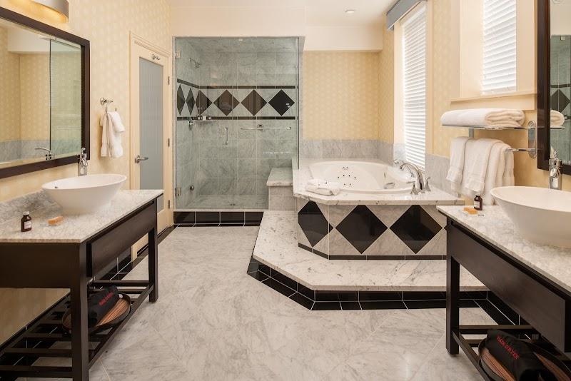 Photo of Hotel Shattuck Plaza - Jacuzzi bathtub, Chancellor Suite