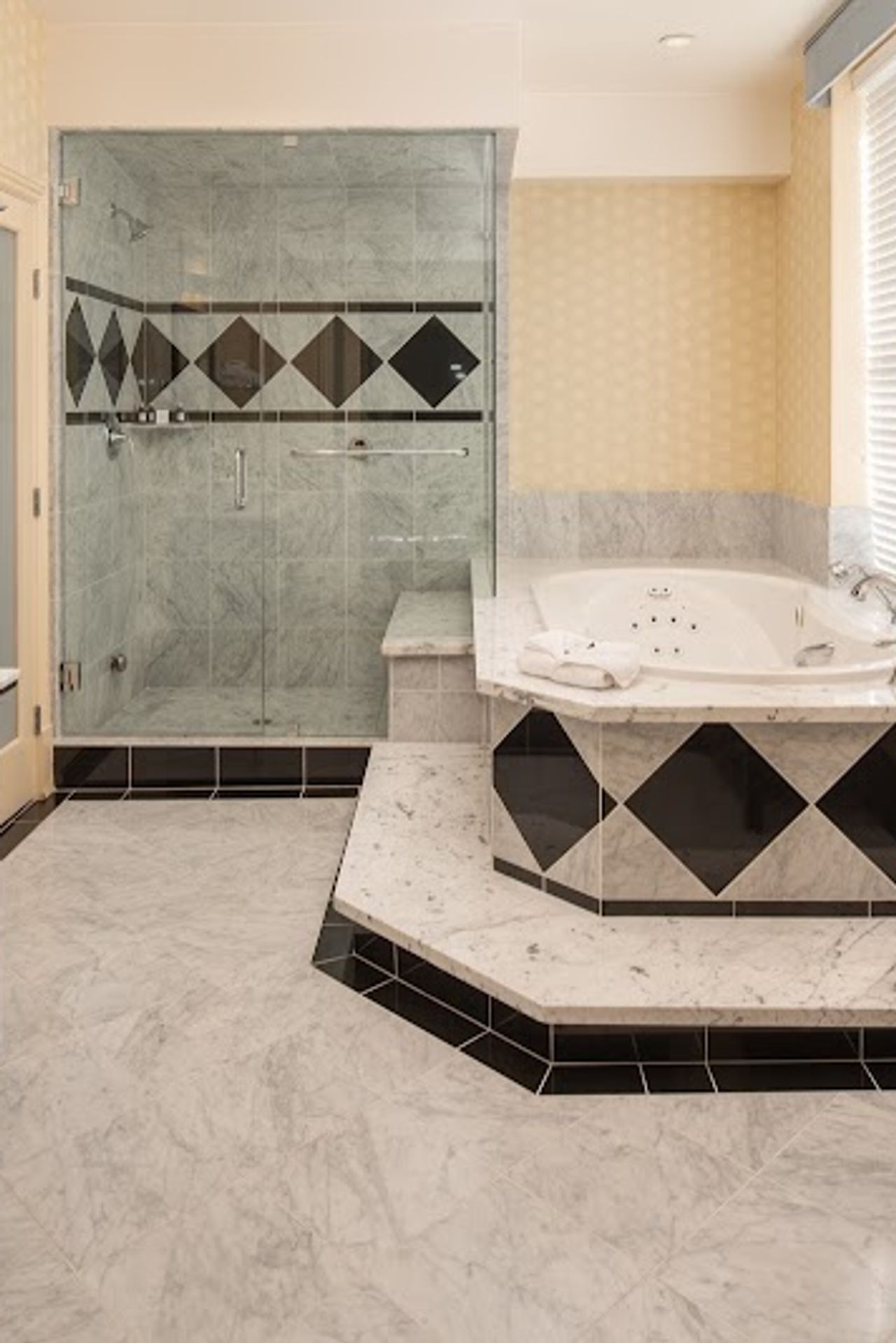 Photo of Hotel Shattuck Plaza - Jacuzzi bathtub, Chancellor Suite