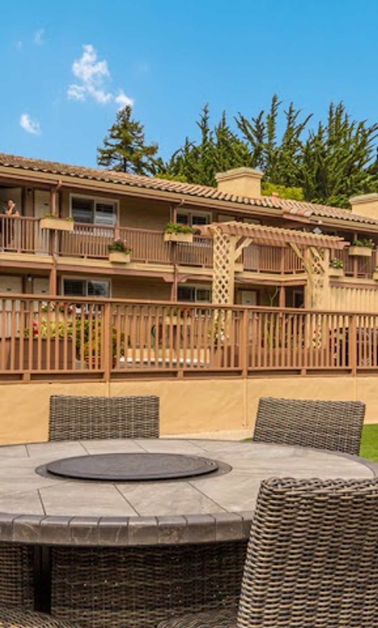 Photo of Carmel Hill Lodge Monterey - Outdoor seating area