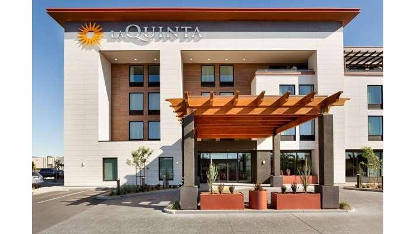Photo of La Quinta Inn & Suites by Wyndham Santa Rosa Sonoma
