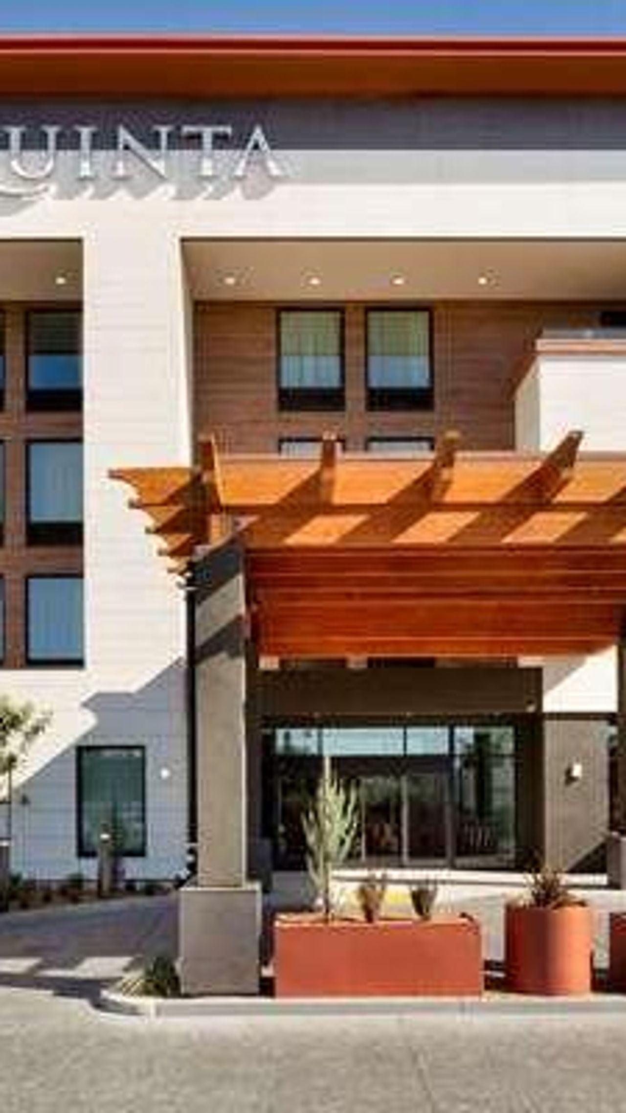 Photo of La Quinta Inn & Suites by Wyndham Santa Rosa Sonoma