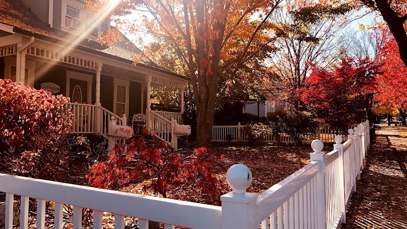 Photo of 2nd Street Cottages