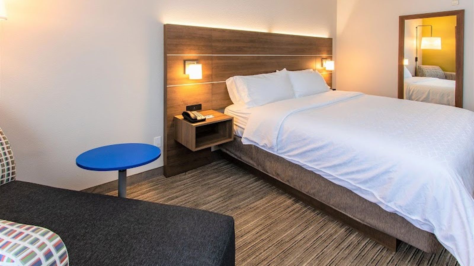 Photo of Holiday Inn Express & Suites Roseville - Galleria Area, an IHG Hotel