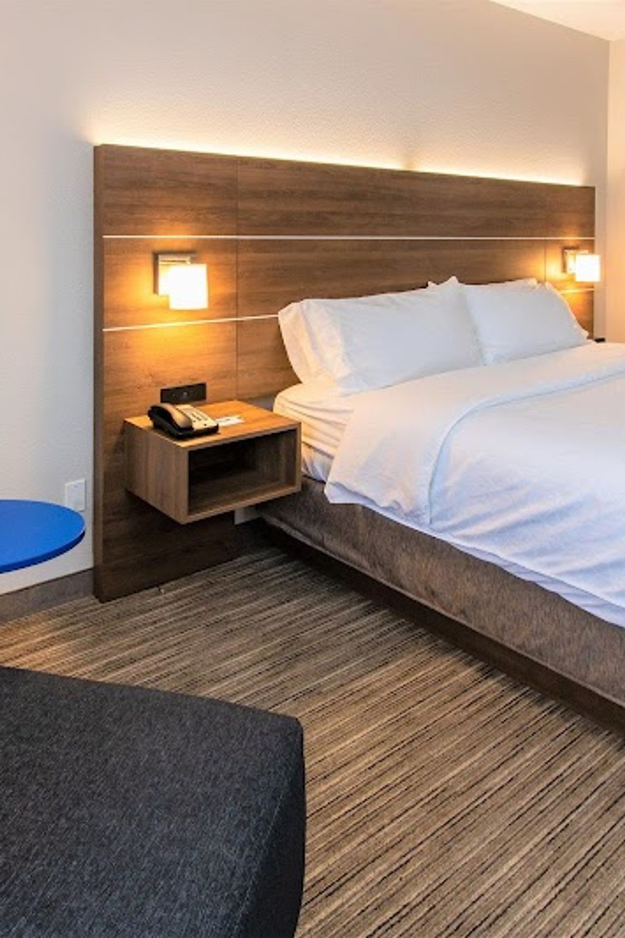 Photo of Holiday Inn Express & Suites Roseville - Galleria Area, an IHG Hotel