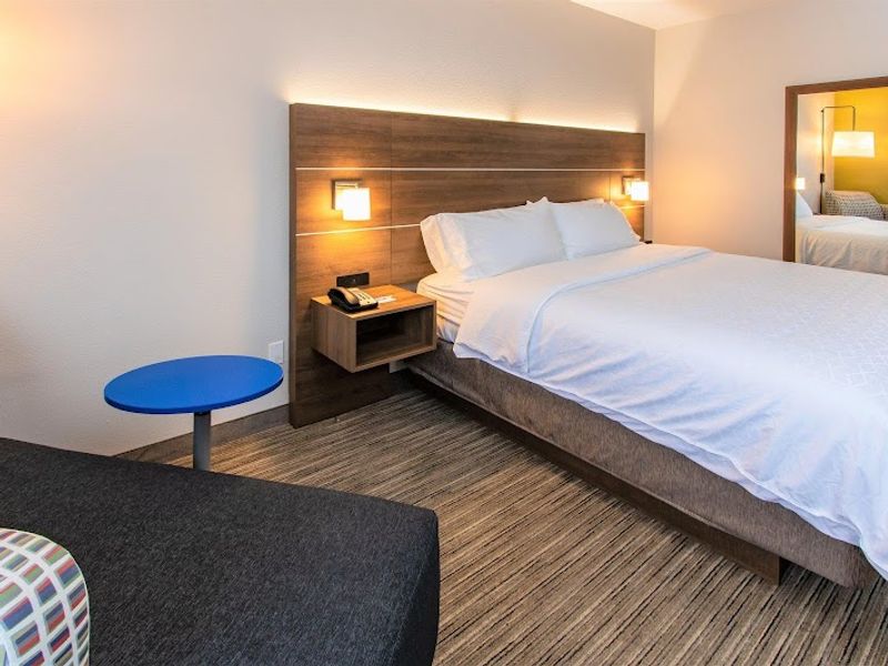 Photo of Holiday Inn Express & Suites Roseville - Galleria Area, an IHG Hotel