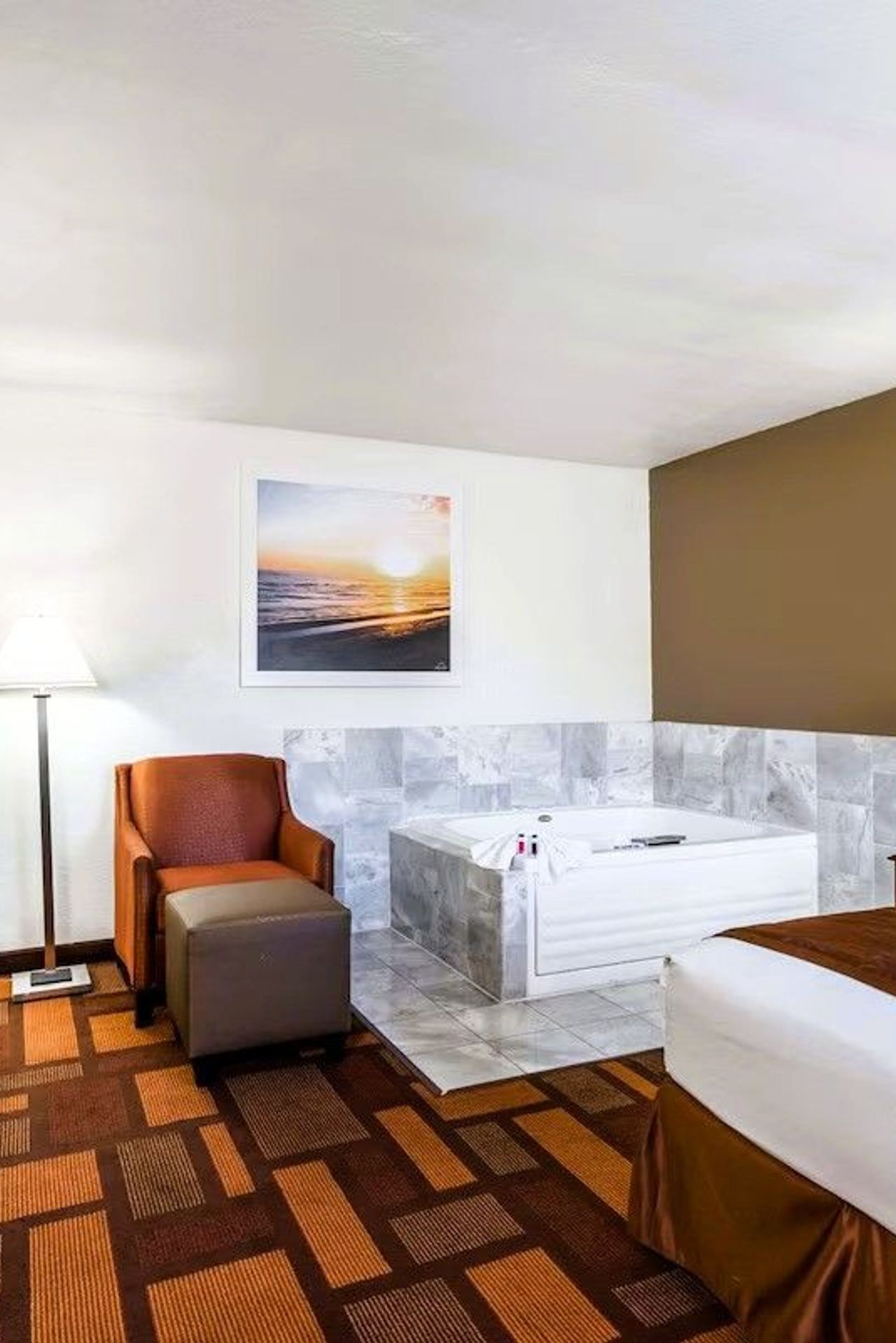 Photo of Days Inn & Suites Lodi - Spacious suites with king beds and jetted tubs