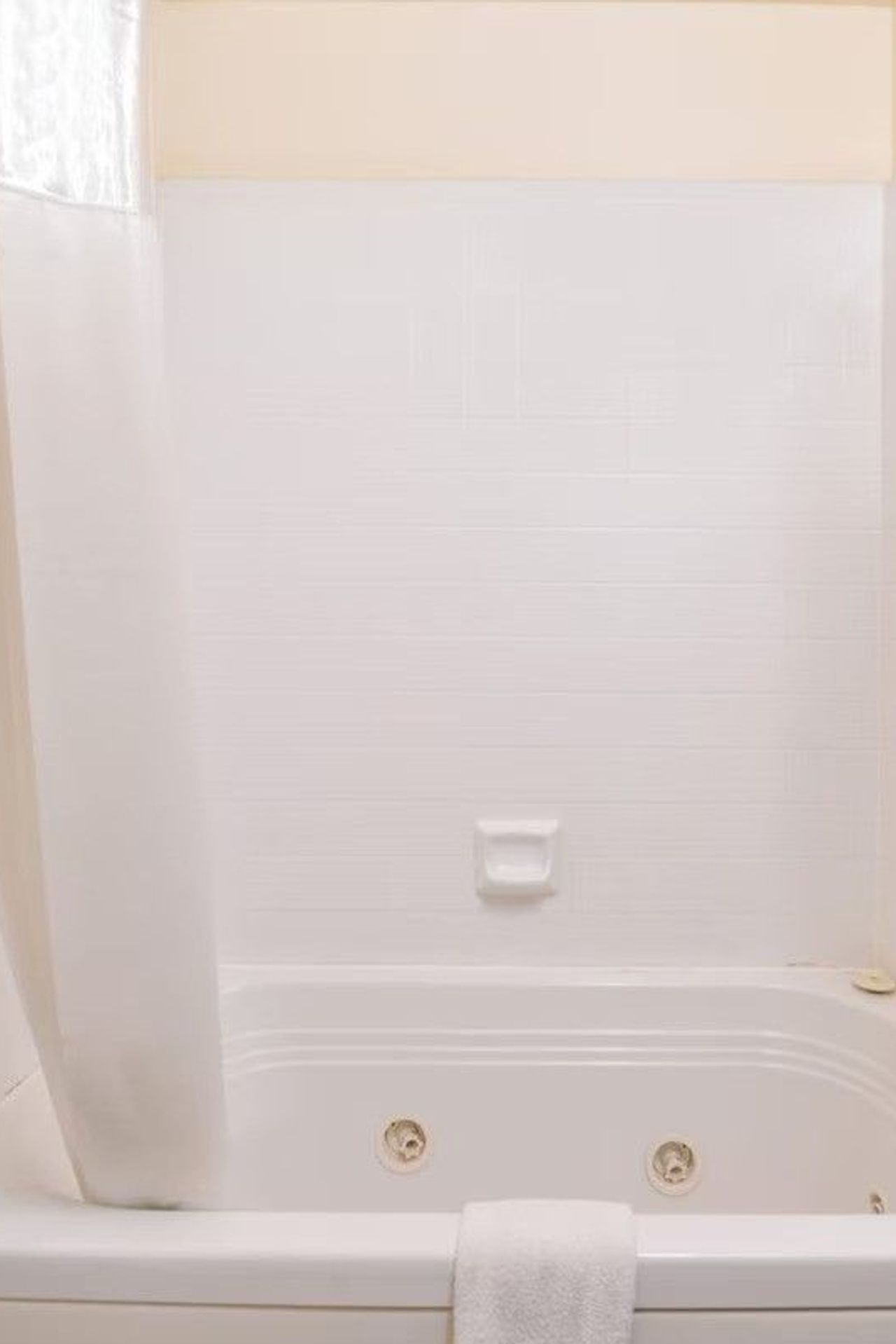 Good Living Inn - Jetted Tub