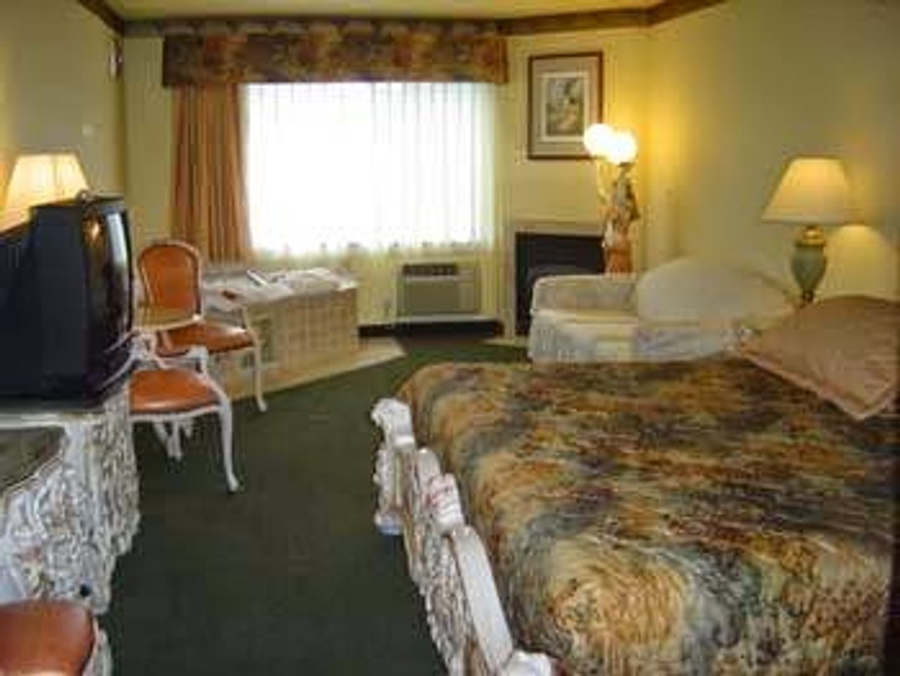 Photo of Palace Inn & Suites - Private In-room Hot Tub