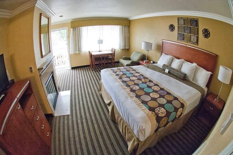Photo of Deer Haven Inn - Room with King Bed & Fireplace