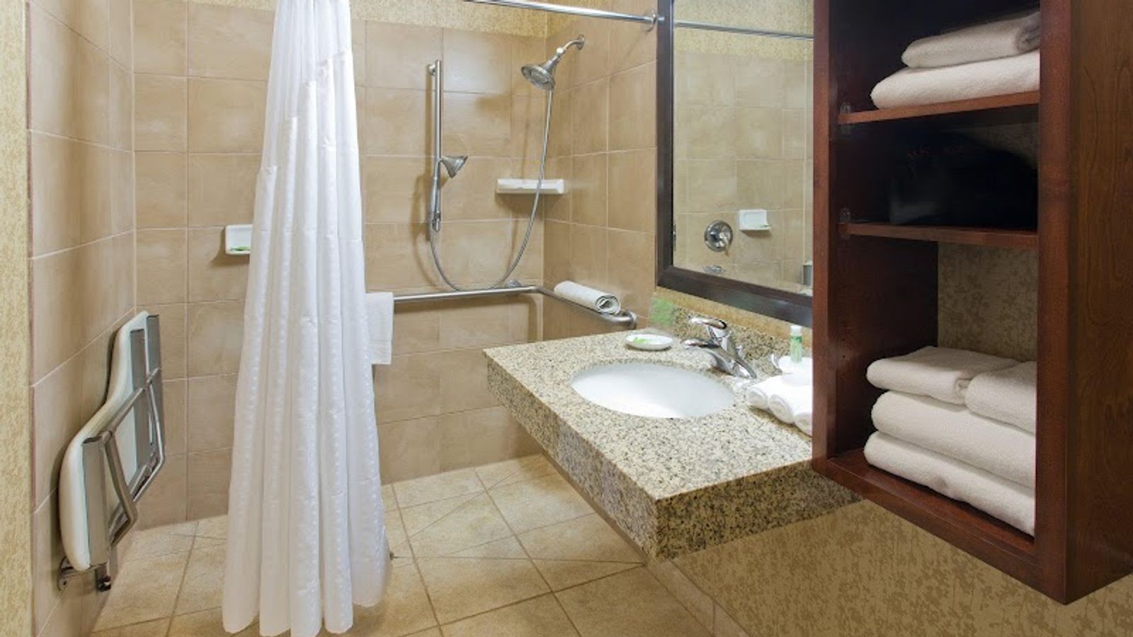 Photo of Holiday Inn Express & Suites Astoria, an IHG Hotel