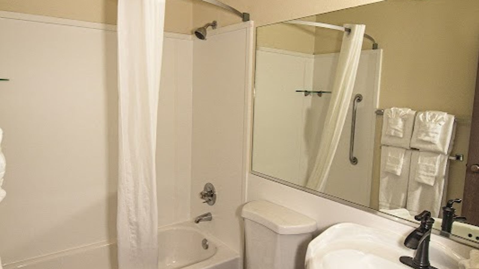 Photo of FairBridge Inn & Suites Sandpoint